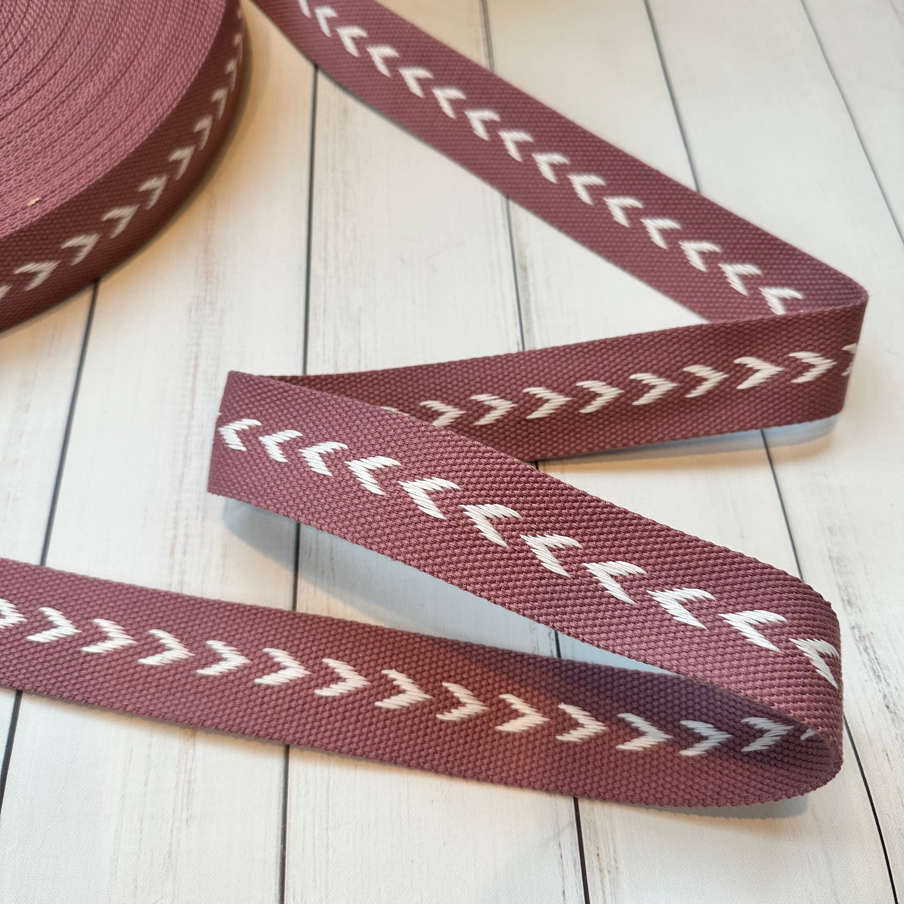 Arrow Webbing: Plum & White